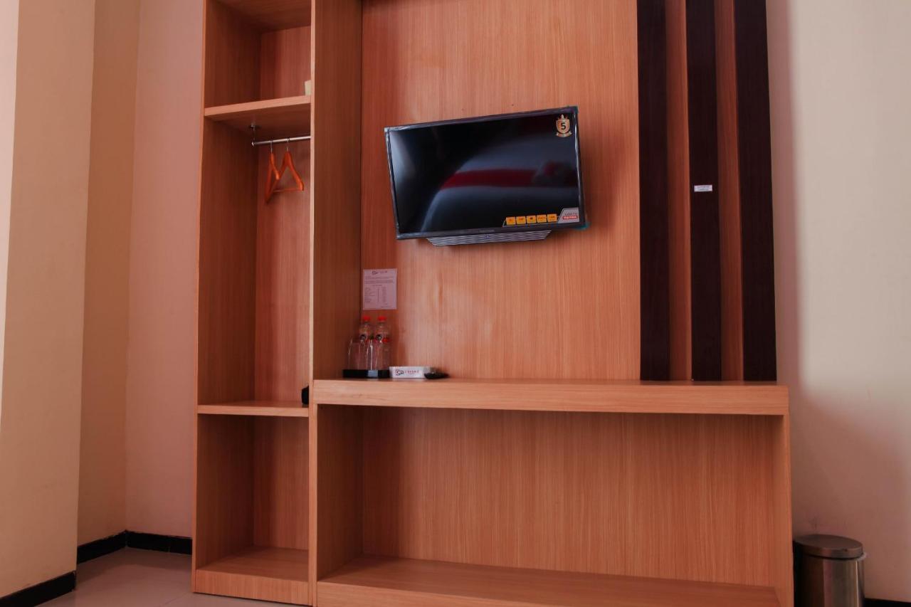 D'Shario Hotel Kepanjen مالانغ المظهر الخارجي الصورة